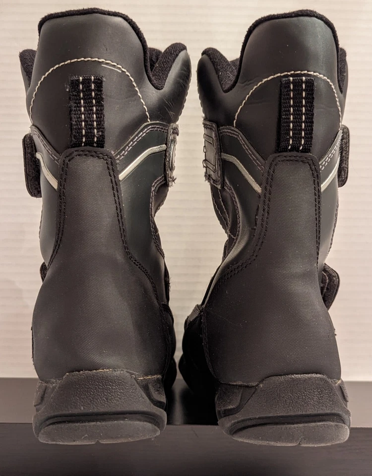 Botas de nieve de invierno unisex juveniles C9 negras y grises aisladas, talla: 13 duraderas cálidas Foto 4 de 4