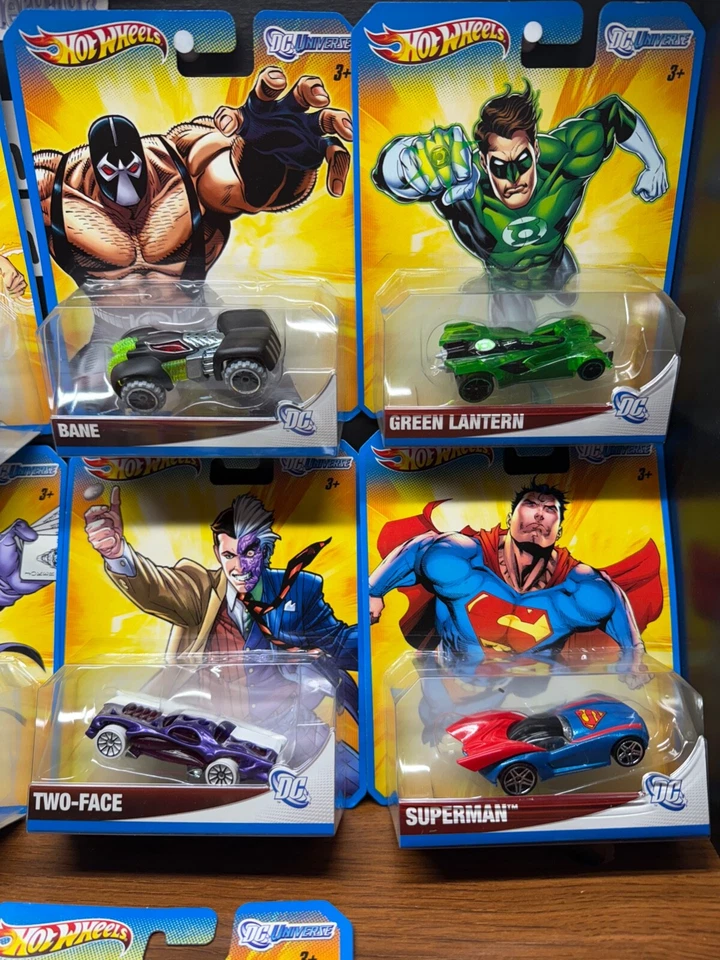 10 Hot Wheels DC Comics Universe 2012 Sealed Set w Extras 👀 Fac. Errors also👀 - Image 3 of 4