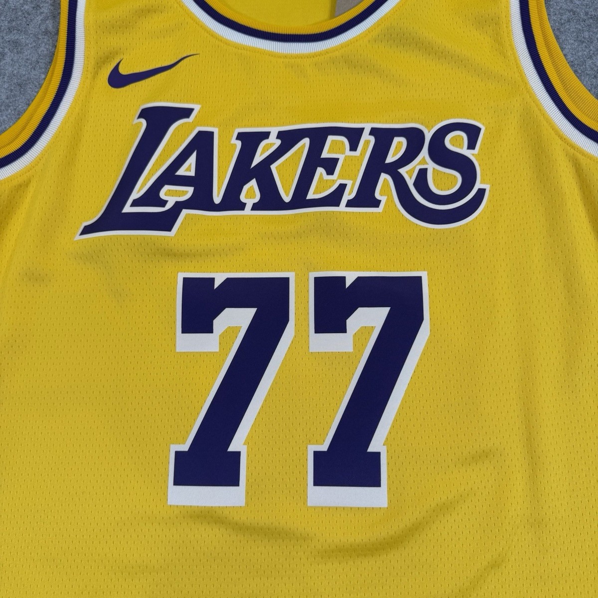 Nike Luka Doncic #77 Lakers Swingman Jersey Mens XL 52 NBA Icon
