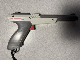 1985 Nintendo Zapper - Gray Model NES-005 - NES Zapper Duck Hunt Gun Authentic