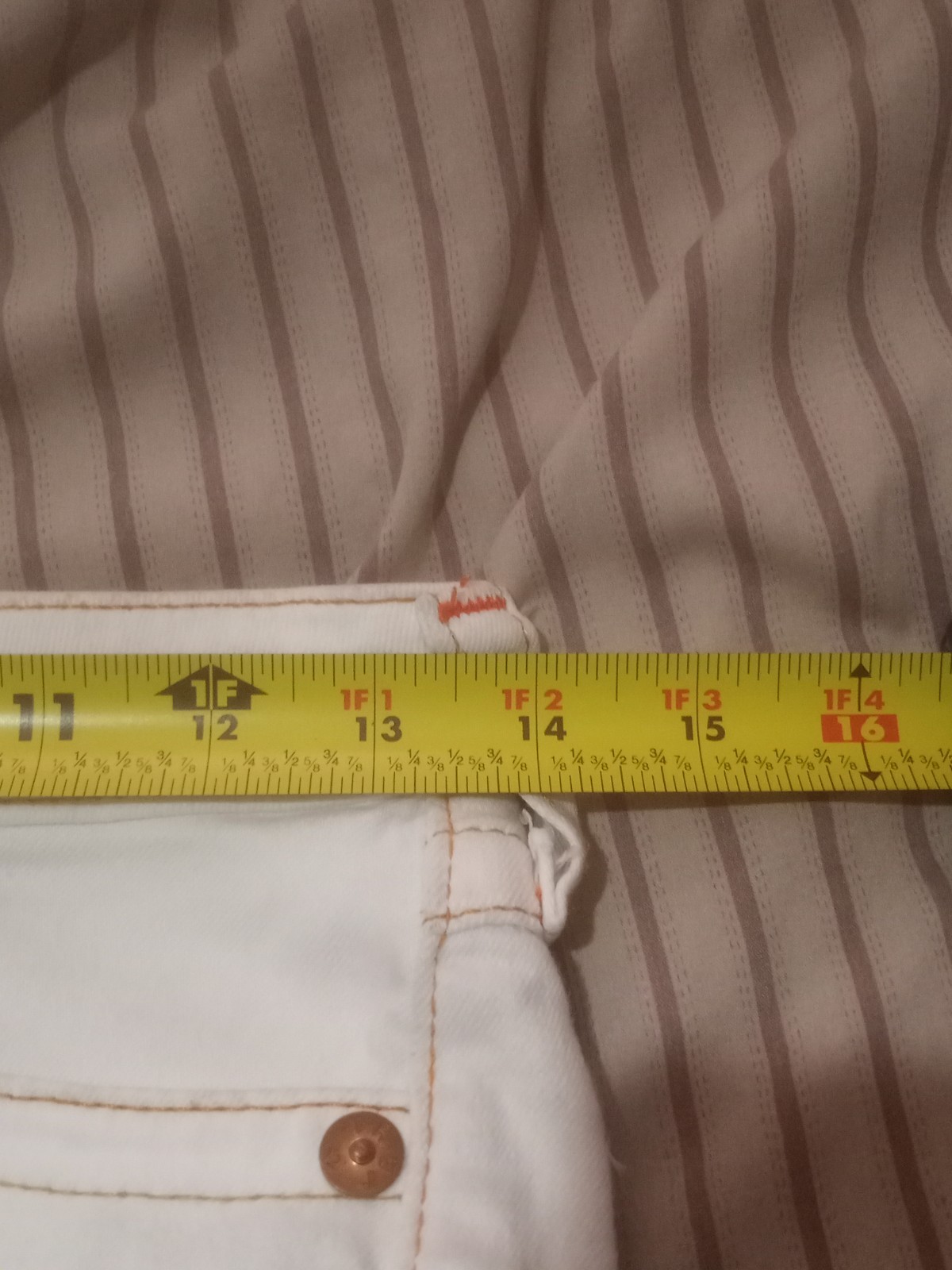 True Religion Women's White Skinny Cut-Off Low Rise Denim Jean Shorts Sz 27 thumbnail 2