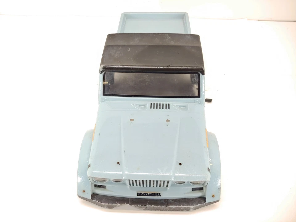 Axial SCX10 UPGRADED 1/10 4x4 RC Crawler ARTR w/ Nukizer Z15 Body UPGRADED - Image 4 of 4