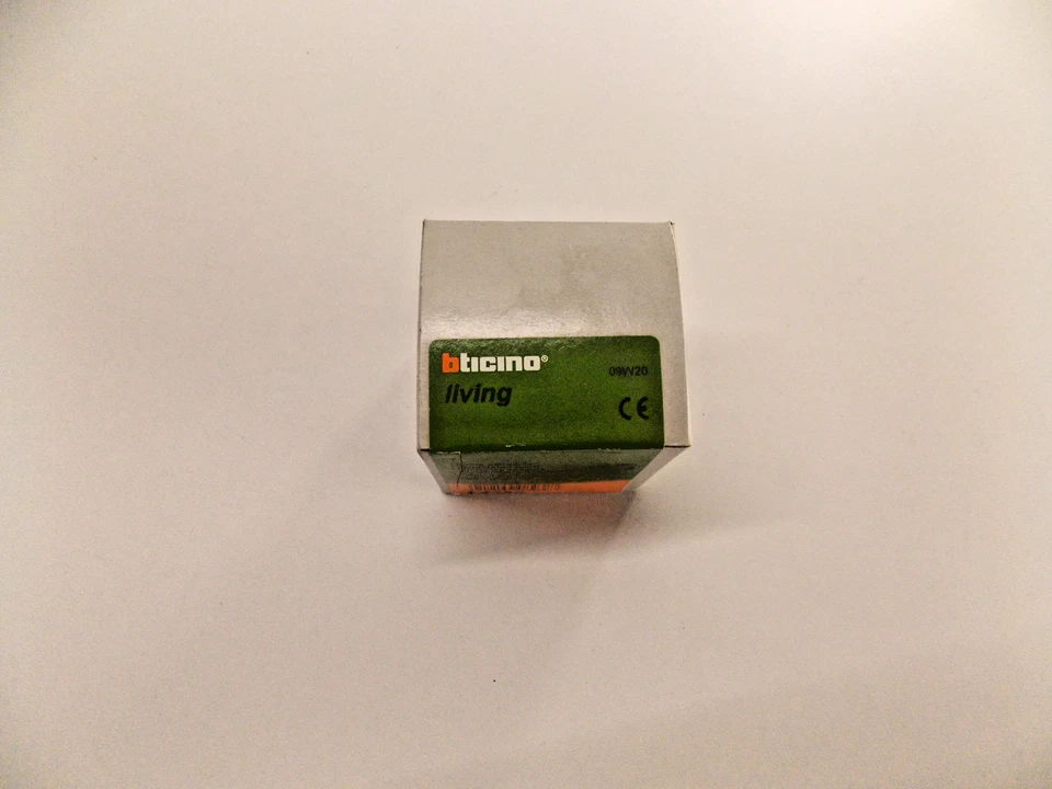 L4380 BTICINO TORCIA AUTONOMA LED LIVINGLIGHT INTERNATIONAL CON BATTERIA NUOVA - Immagine 3 di 4