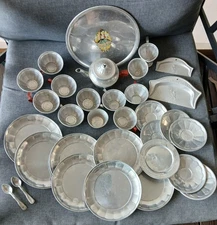 32 Pc. VTG 1960s ALUMINUM Childs Dinner Ware. Little Miss Muffet Jack Horner Tea
