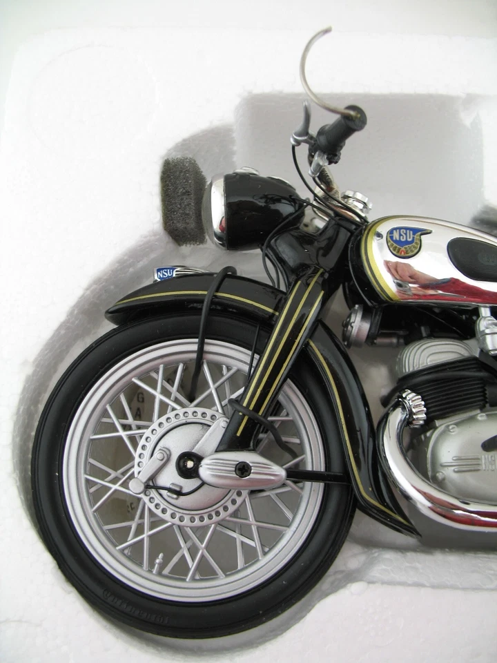 Motocicleta Schuco modelo 06530: NSU Superlux, circa 1954-1956 Foto 2 de 4