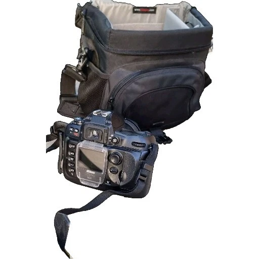 Cámara digital Nikon D100 con lente Nikkor 18-70 mm, bolsa de transporte, cargador de batería Foto 2 de 4