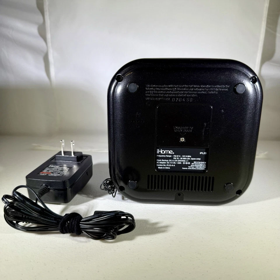iHome iPL23 FM Alarm Clock Radio Stereo Lightning Dock Charge Black Works Great - Image 2 of 4