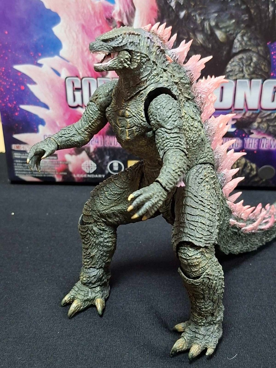 S.H. MonsterArts Godzilla 2024 Evolved Ver. – Godzilla x Kong The
