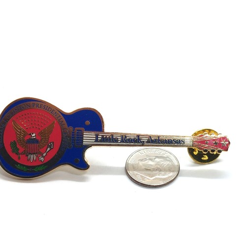 Guitarra William J. Clinton Presidential Center Pinback Little Rock Arkansas - Imagen 2 de 3