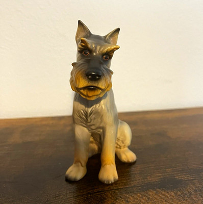Goebel Porzellanfigur sitzender Hund, bemalt, grau/beige, Nr. 30 110