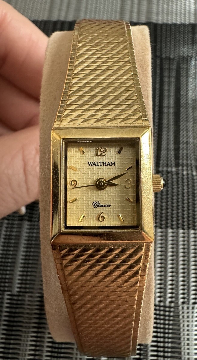 Waltham Embassy WAW026 Gold Tone Quartz Analog Ladies Watch. Batt