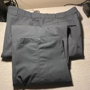 calça rip stop cinza