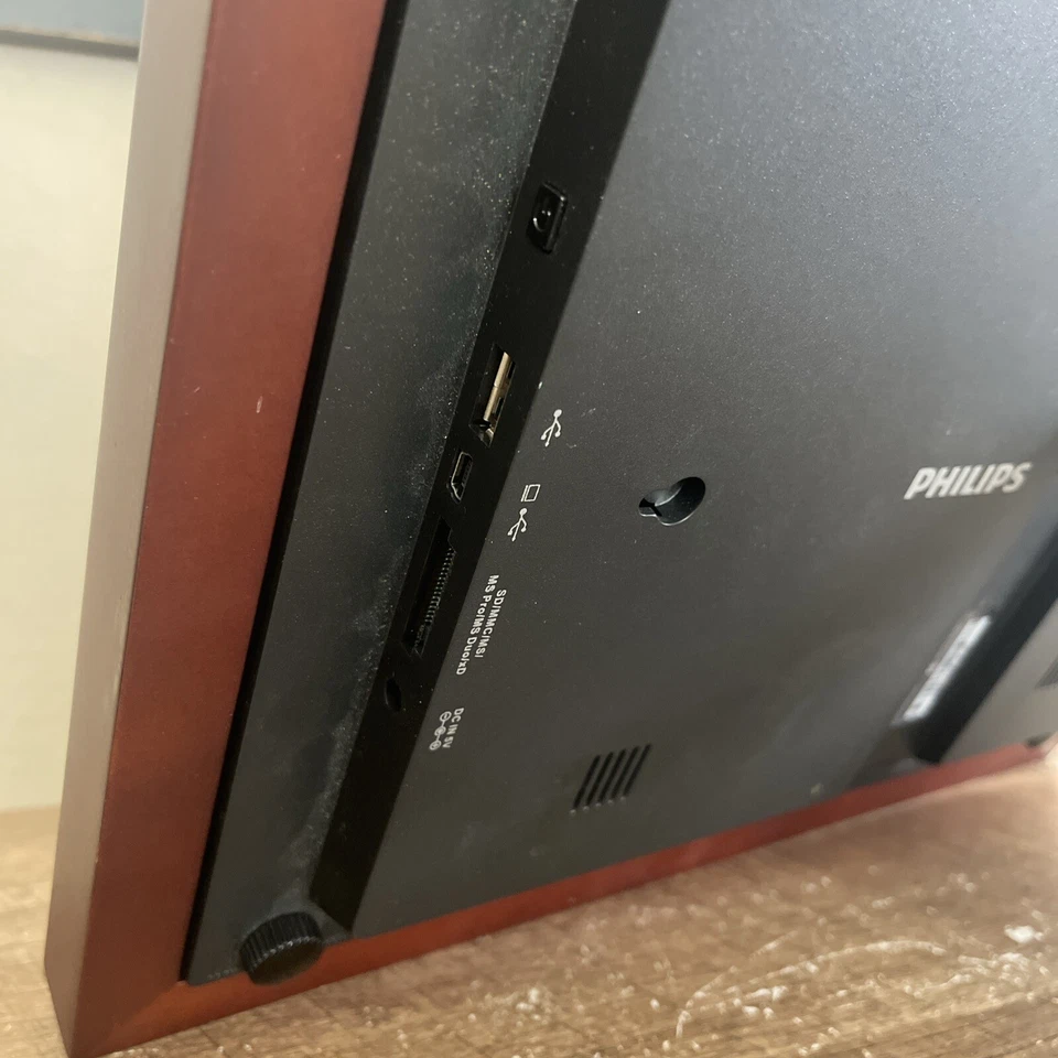 Philips 10" LED Mahogany Wood Frame Picture Wall Digital Desk Photos Panel - Image 4 of 4