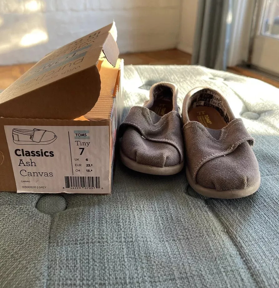 Toms boys hotsell loafers