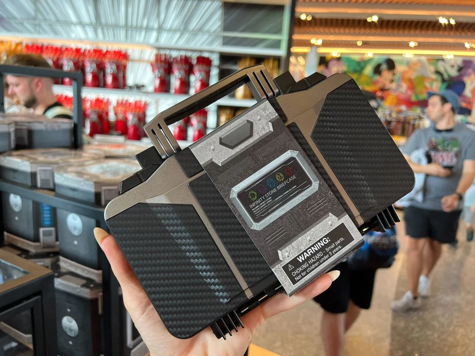 Estuche Piedra Infinita Thanos Rebobinado Cósmico Guardianes de la Galaxia Parques Disney Foto 4 de 4