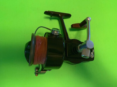 daiwa 7700a fishing reel VINTAGE DAIWA MODEL NUMBER 7700 HEAVY DUTY SALTWATER SPINNING REEL ((O))