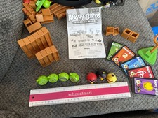 ANGRY BIRDS - KNOCK ON WOOD Slingshot Launch Action Game Toy Set 2012 Mattel