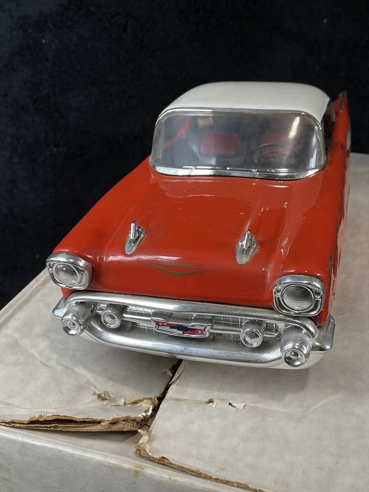 Jim Beam 1957 rojo Chevy Belair techo rígido jarra vacía roja 1990 de colección Bel Air/caja Foto 3 de 4