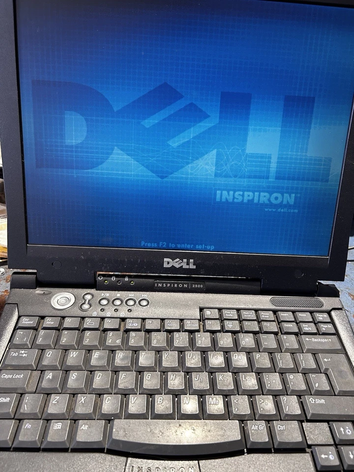 2 X Dell Inspiron 2500 Pentium III 1GHZz 14,1" Untested Read Description - Image 2 of 4