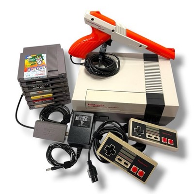 Nintendo NES-001 Entertainment System Console w/ Cords Controllers 7 Games READ