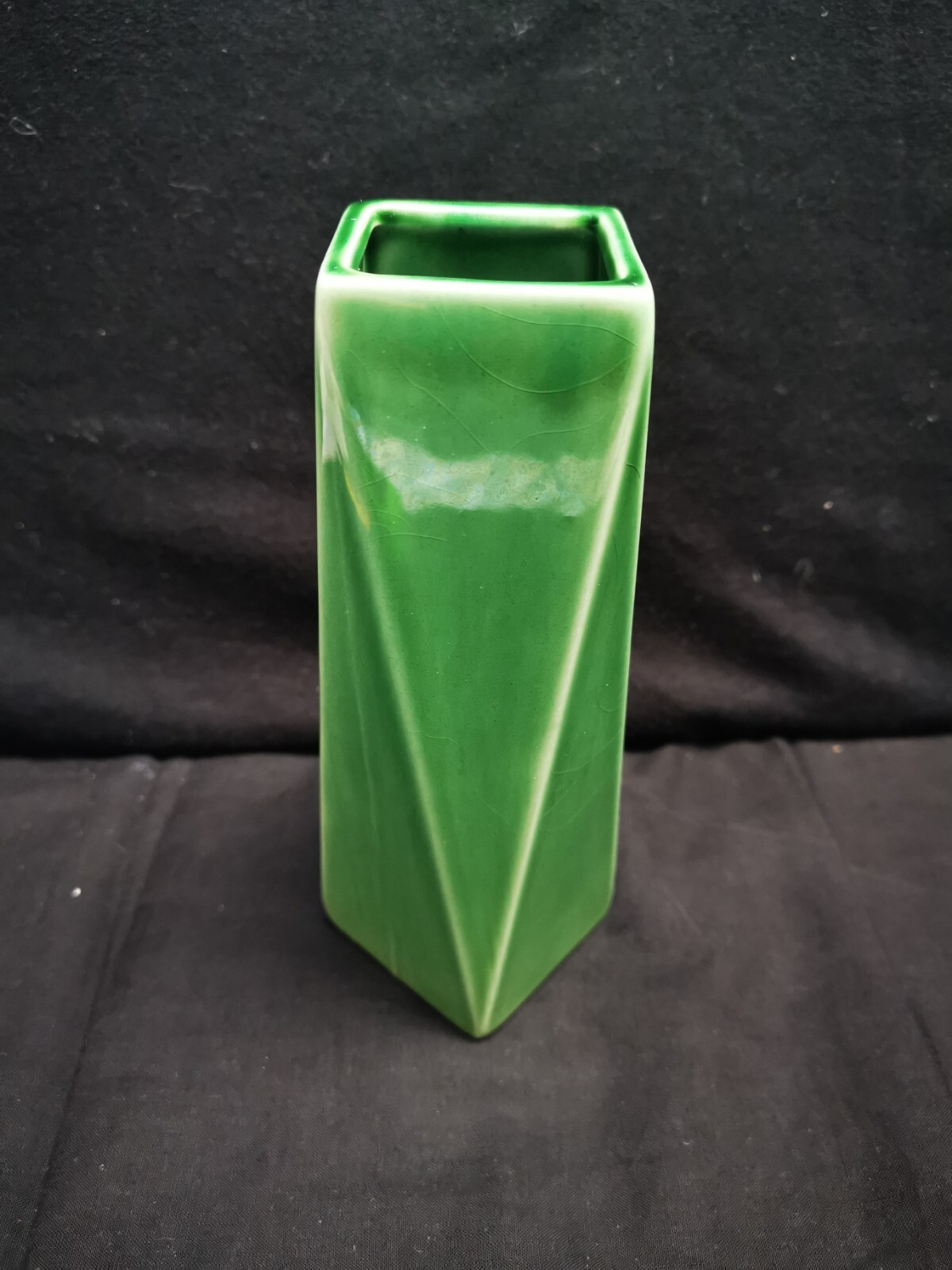 RARE VINTAGE DARTMOUTH POTTERY FACETED GREEN VASE, ART DECO STYLE, 1960