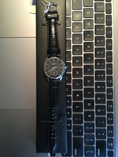 J. SPRINGS - Reloj Hombre Negro y Dorado - Pulsera Cuero Negro - NUEVO en Caja
