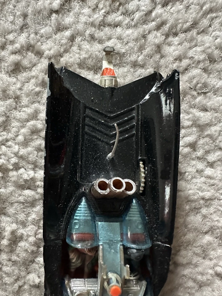 Corgi vintage 60’s Batmobile and Bat Boat On Trailer With 4 Plastic Missiles - Image 4 of 4