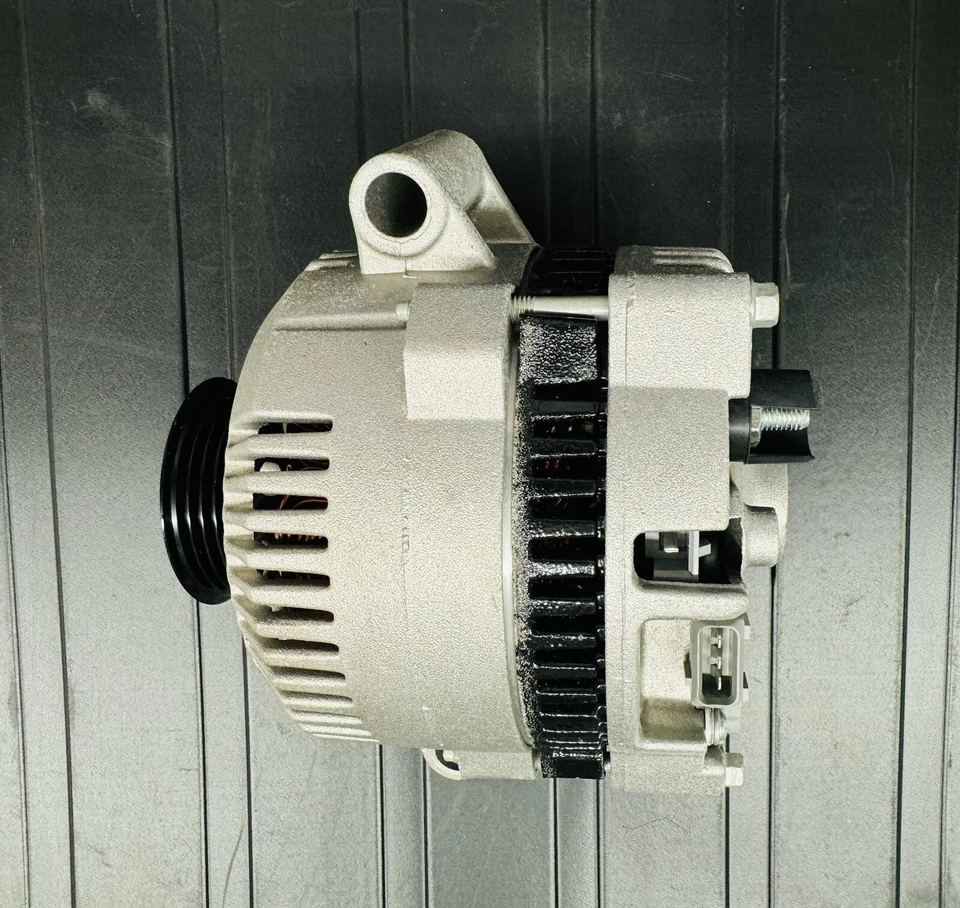 Ford Mondeo 1.8 TD 1993-2000 New Motorcraft Alternator 1406096 - Image 2 of 4