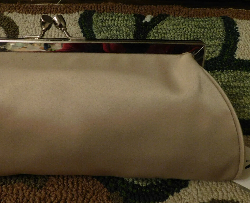 Beige Carlo Fellini Pleated beaded Flower Evening Purse Clutch w/ chain strap  - Image 3 of 4