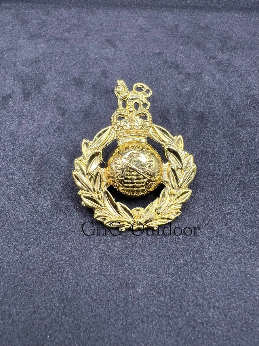 A WWII PERIOD ROYAL MARINES CAP/BERET BADGE in Helmet & cap badges