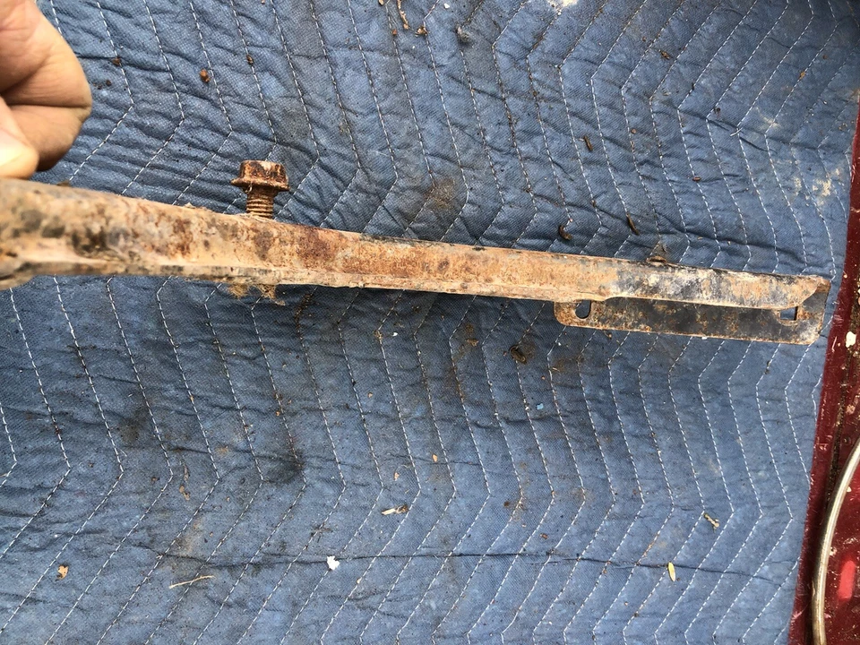 Pontiac Firebird 1967 1968 mano derecha derecha parachoques delantero soporte nariz 67 68 Foto 3 de 3