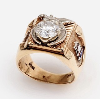 10kt Yellow Gold Masonic/Shriner Mans Ring With Diamond Center. Ring Size 9