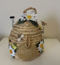 VTG Beehive Decoration Primitive -Bee Skep W/ Bee 8  X 6  Wicker Lidded Basket