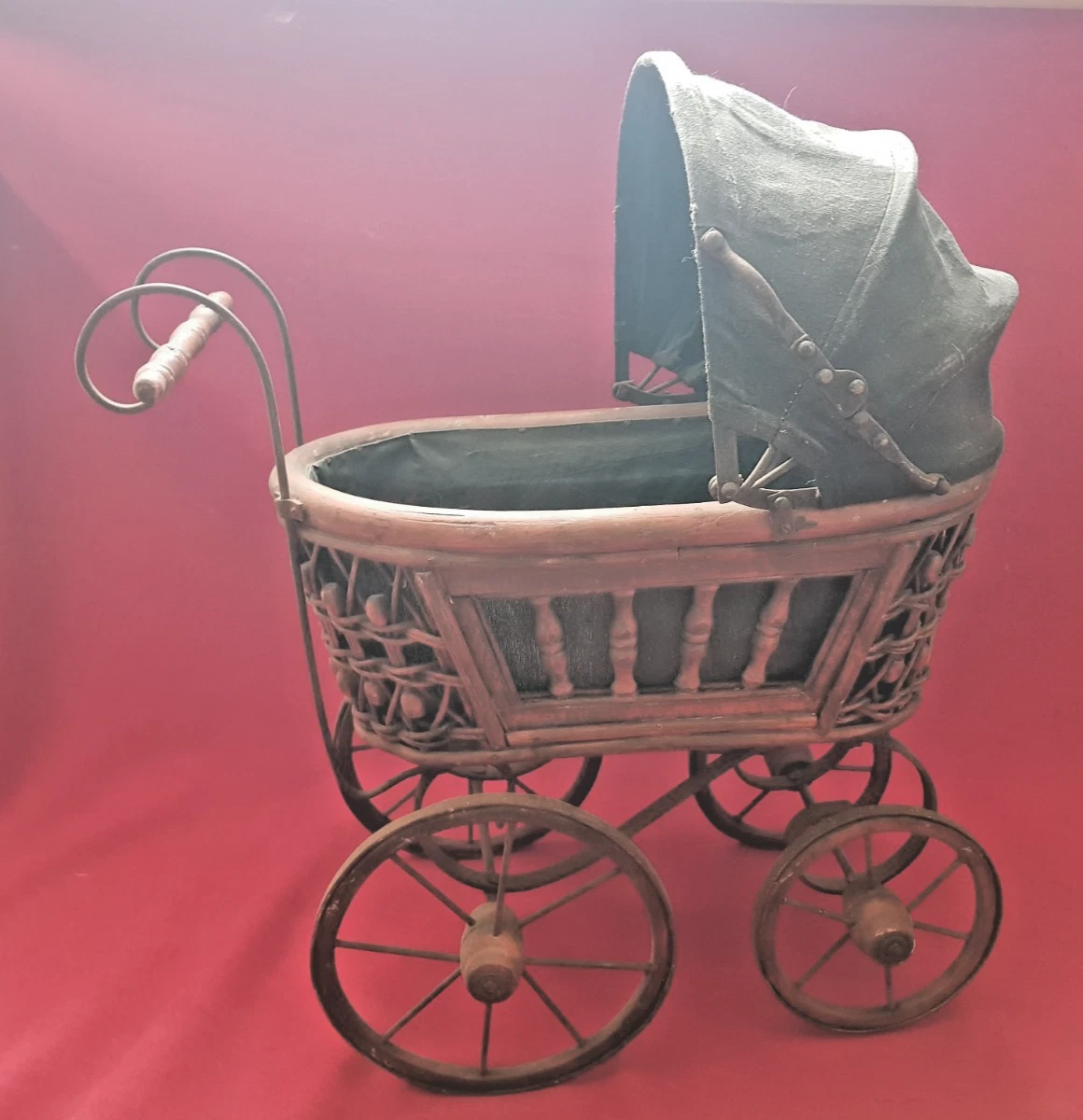 Landeau De Poupée Ancien – Jouet Vintage En Bon État, Idéal Pour Collection