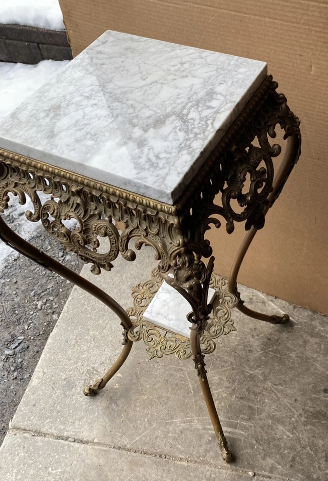 MESA VICTORIANA DE LATÓN Y MÁRMOL Foto 3 de 4