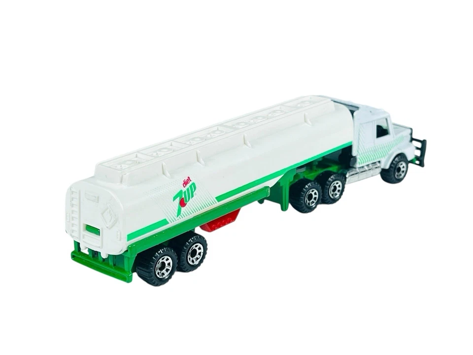 Matchbox Convoy CY-17 7UP Tanker Truck ~ 1983 Silver Window Box Die Cast - Image 4 of 4