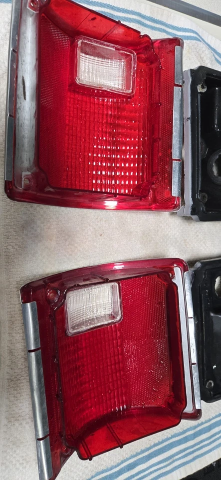 Conjunto de luz trasera izquierda Chevrolet pickup/blazer 1973-1991 con moldura cromada Foto 2 de 3