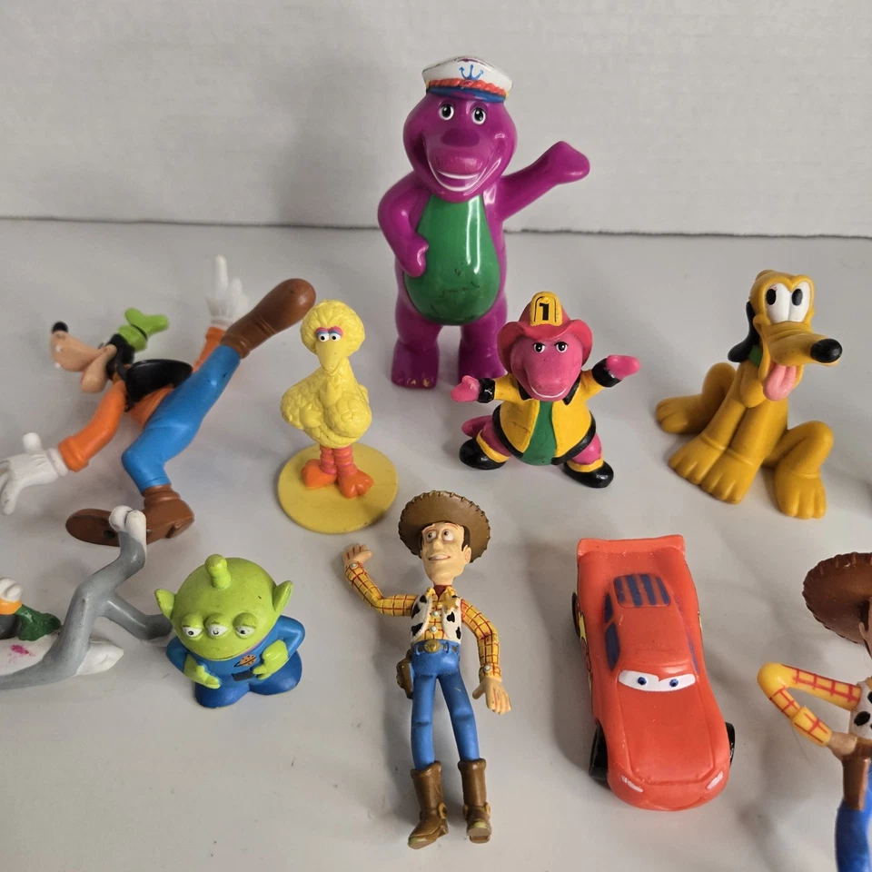 Винтажный лот из 11 пластиковых фигурок из ПВХ Barney Disney Toy Story жуки кролик смешанные - Изображение 3 из 4