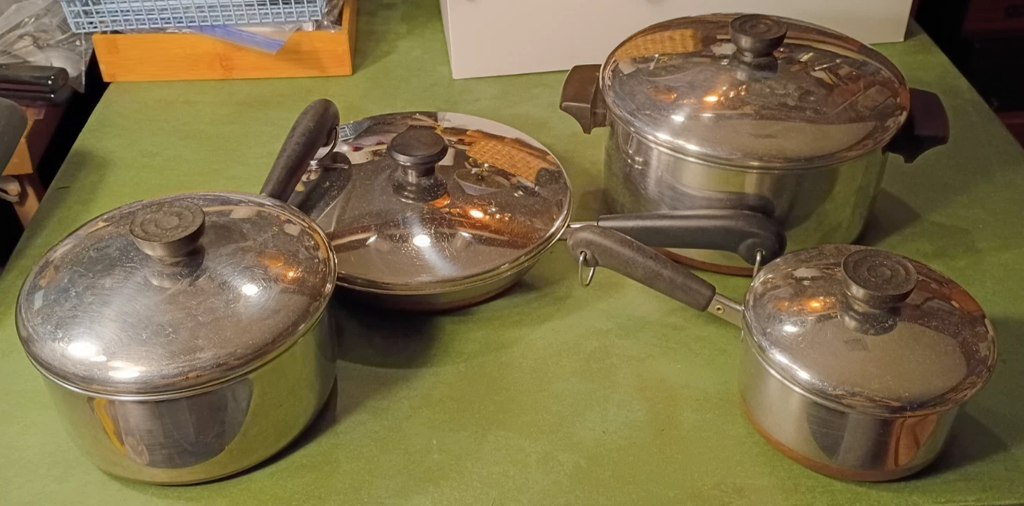 Revere Ware Copper bottom 1 QT, 2 QT, 4.5 Qt, & 9" Pan with Lids