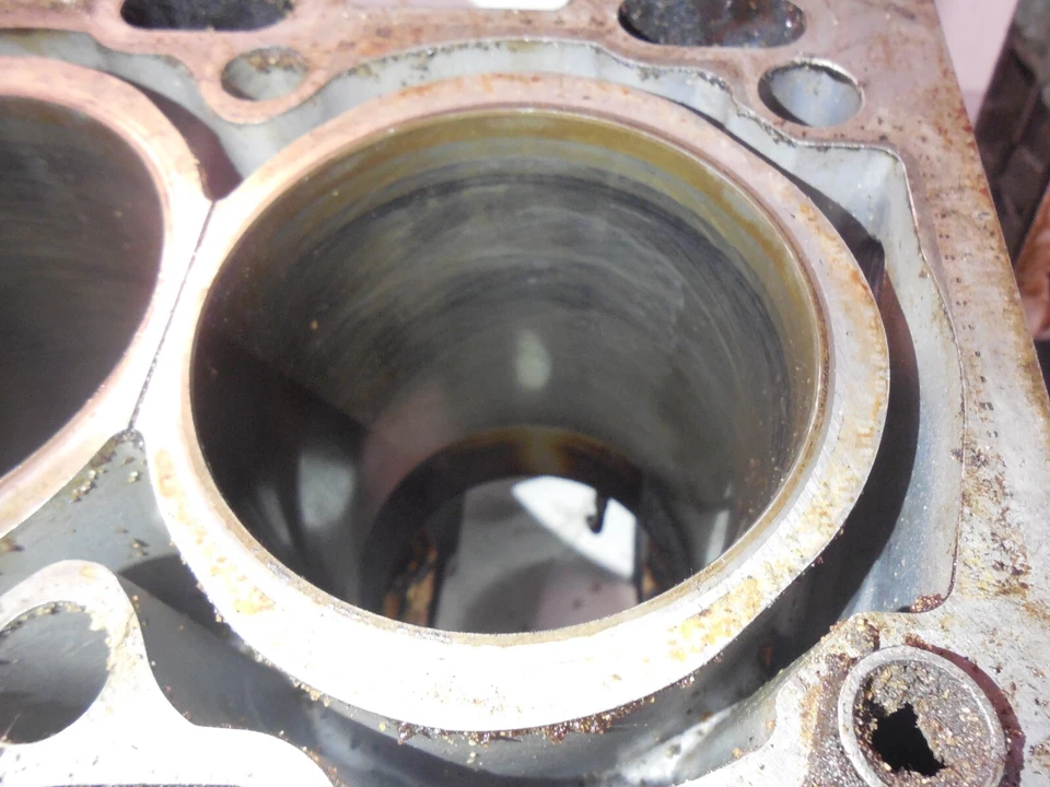 2001 Volvo S60 2,4 л L5 2WD без турбонаддува прямой пять голый верхний коленчатый блок двигателя - Изображение 2 из 4