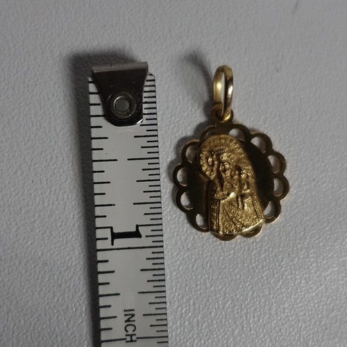 Vintage 750 18kt Italian Gold Our Lady Of Mount Carmel Pendant Medal Charm - Picture 7 of 9