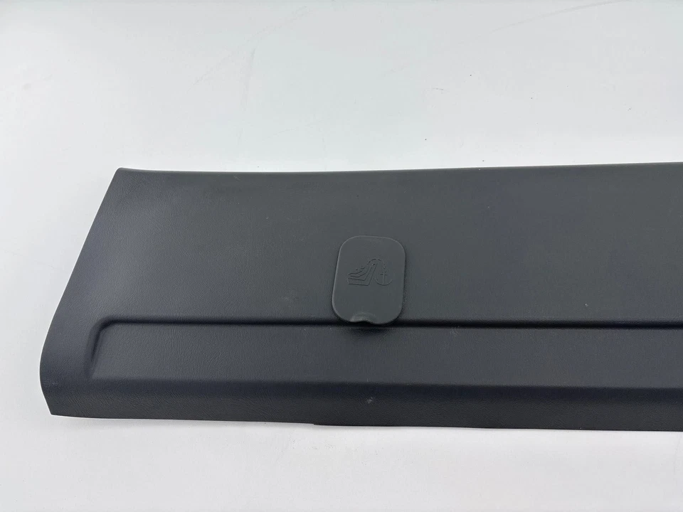 01-07 Chevy Silverado / GMC Sierra vidrio trasero revelación moldura OEM 10371626 Foto 2 de 4