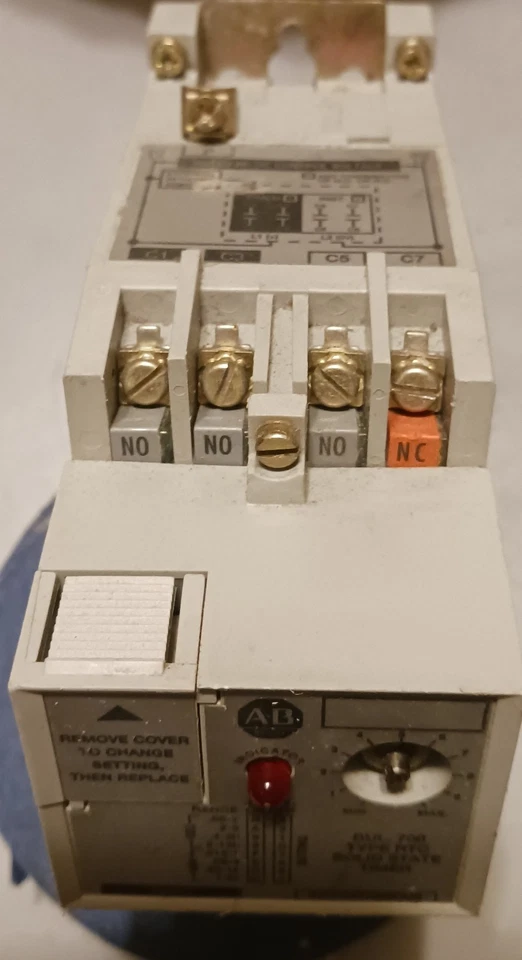 Temporizador de estado sólido Allen Bradley 700-RTC11110U1 SERIE A Foto 2 de 3