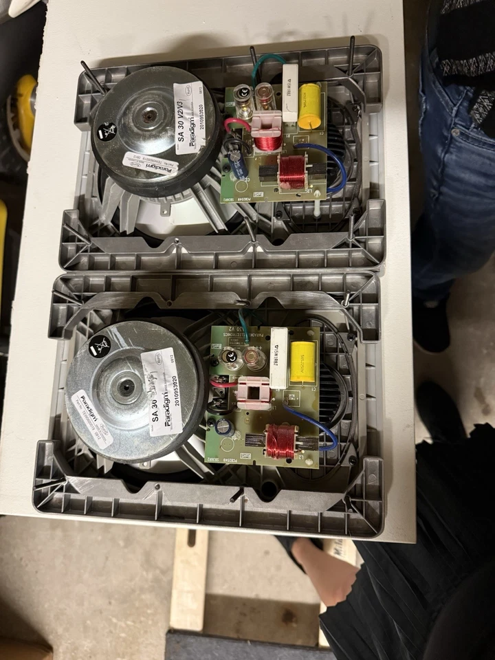 (¡UN par de altavoces rectangulares de pared Paradigm SA-30 v2 LQQK!! ¡Envío rápido!! Foto 3 de 3