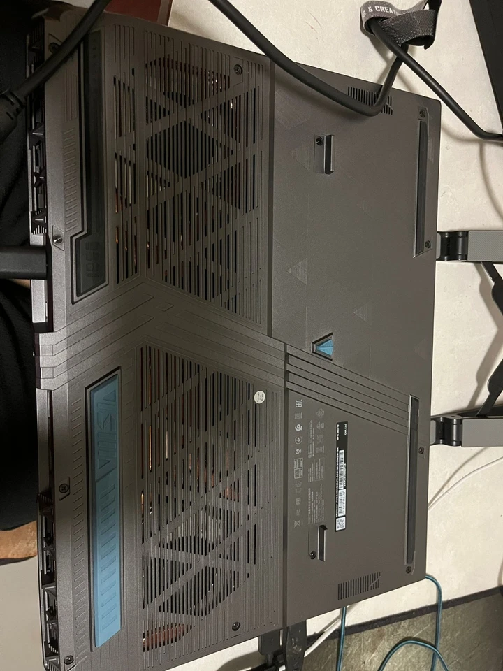 PC PORTABLE GAMER MSI Vector 17 HX A13VHG-604FR - Photo 4/4