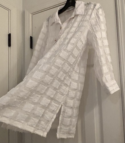 Chico’s Travelers Collection Clipped Textured Squares Size 1 US Size 8/10 Blouse - Picture 2 of 10