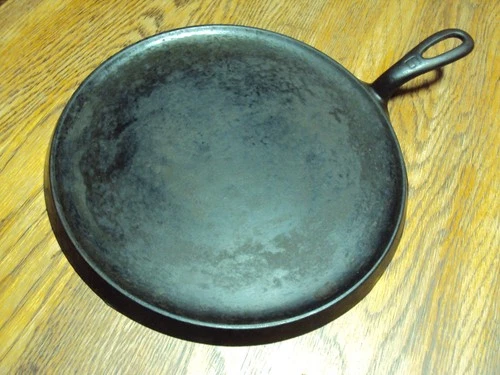 Vintage Griswold No. 9 Cast Iron Griddle 739 B