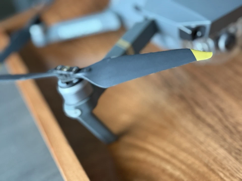 Paquete de Drones DJI - Mavic Pro - Fly More Combo Kit de Cámara 4K + Extras - Sin Probar Foto 4 de 4