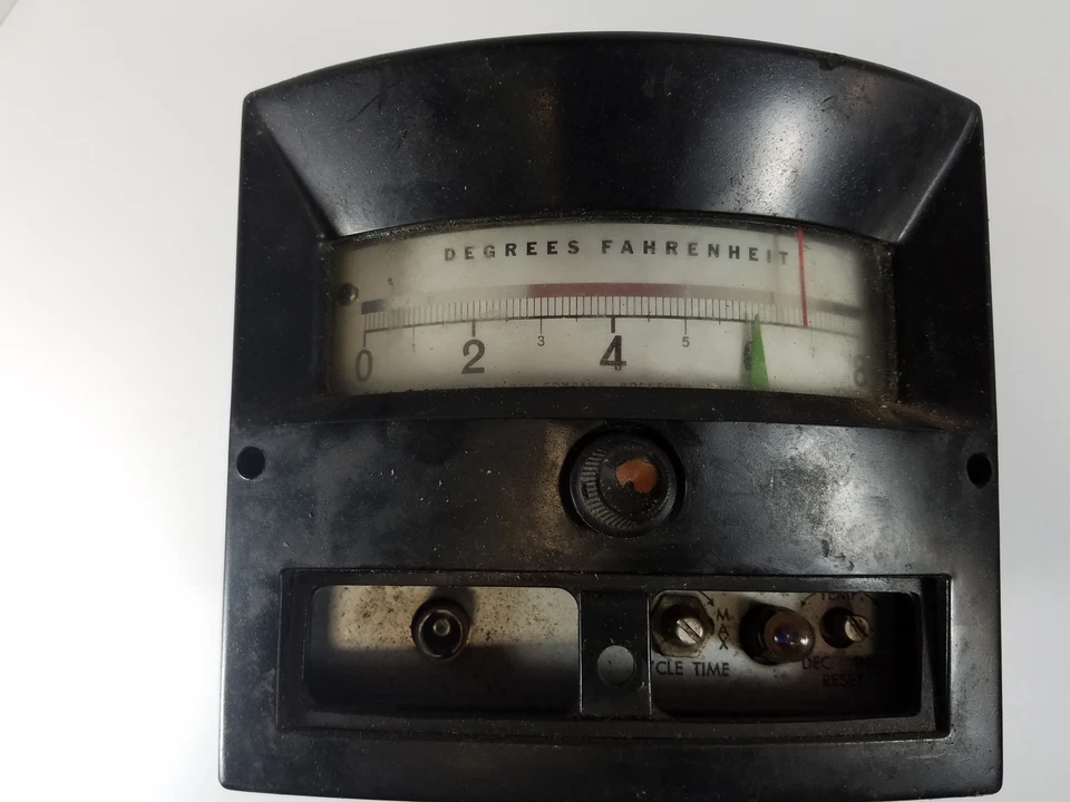 Barber Colman Temperature Sensor / Controller 0-800 Degrees Fahrenheit - Image 3 of 3