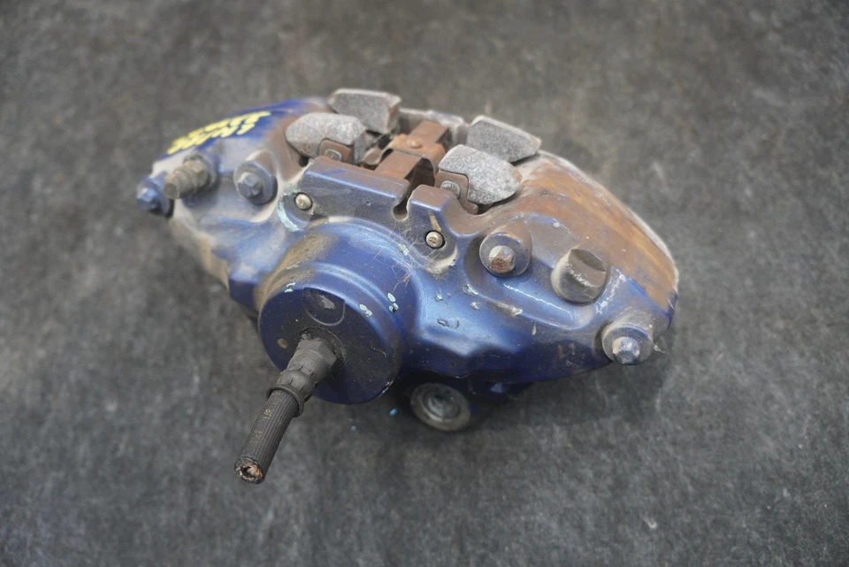 Pinza de freno trasera izquierda y soporte azul OEM 34216860737 BMW M235i M240i F22 14-21 Foto 2 de 4